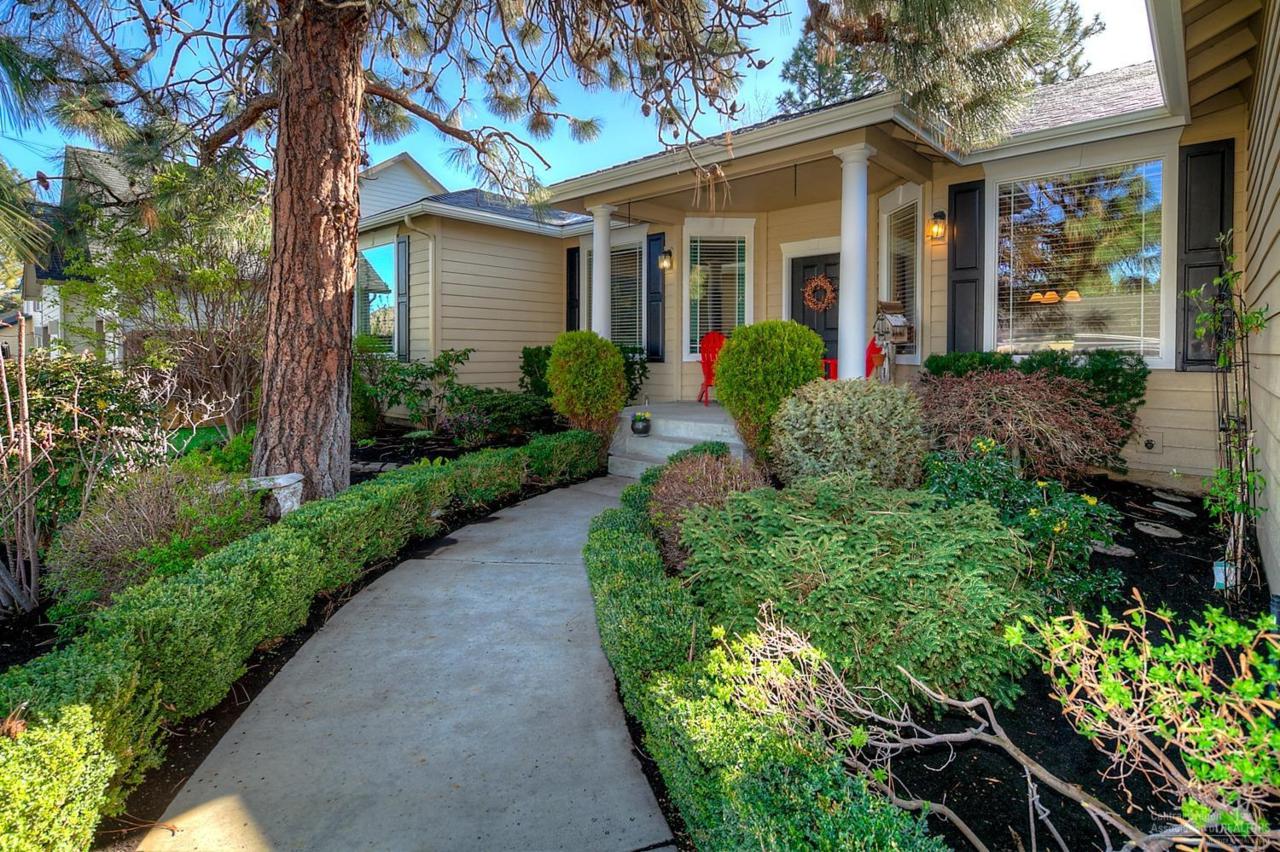 800 SE Shadowood Drive, Bend, OR 97702 (MLS 201604600) Fred Real