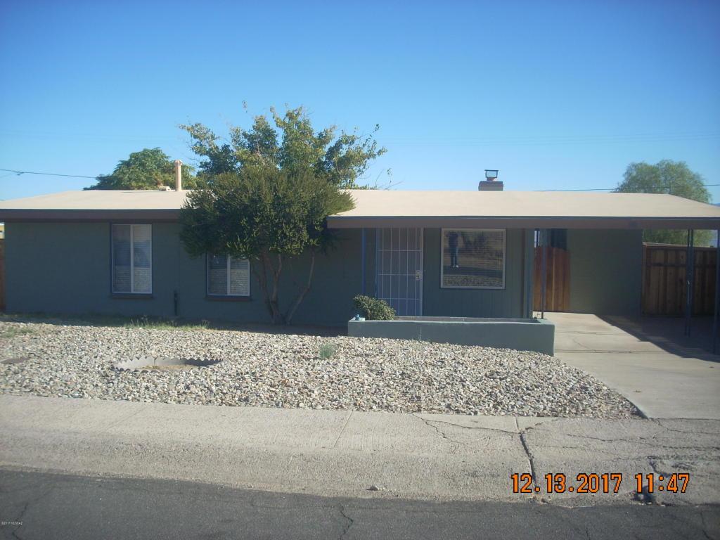 110 N Douglas Avenue