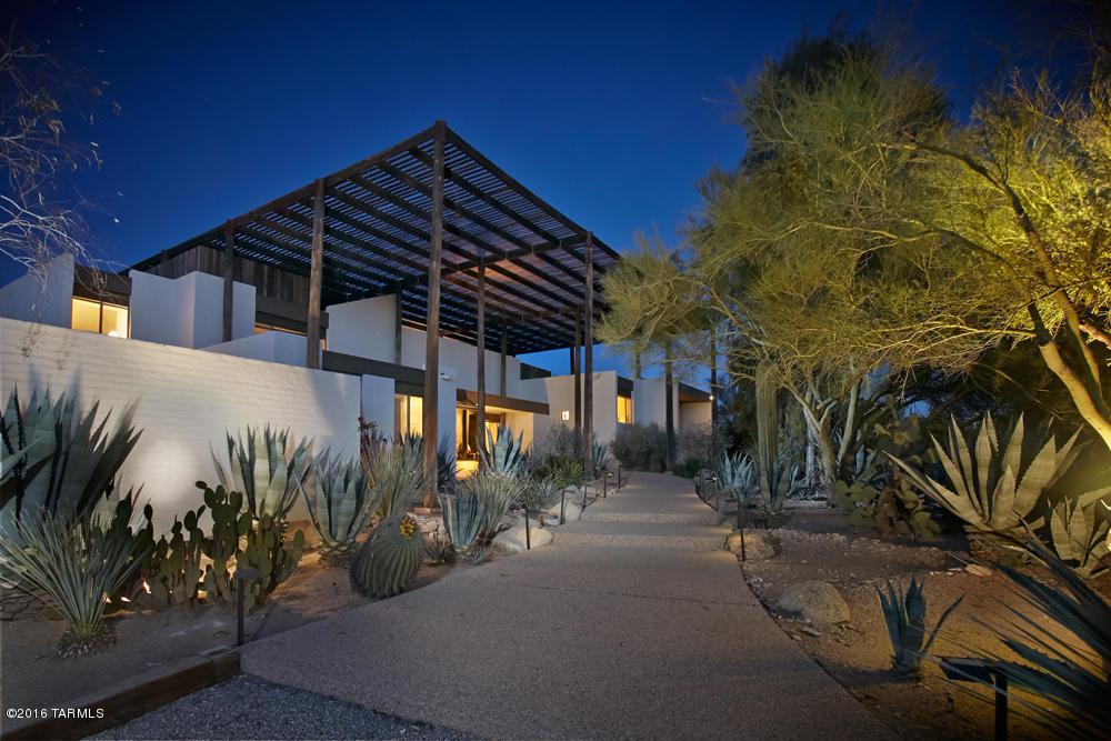 2801 E Camino Norberto